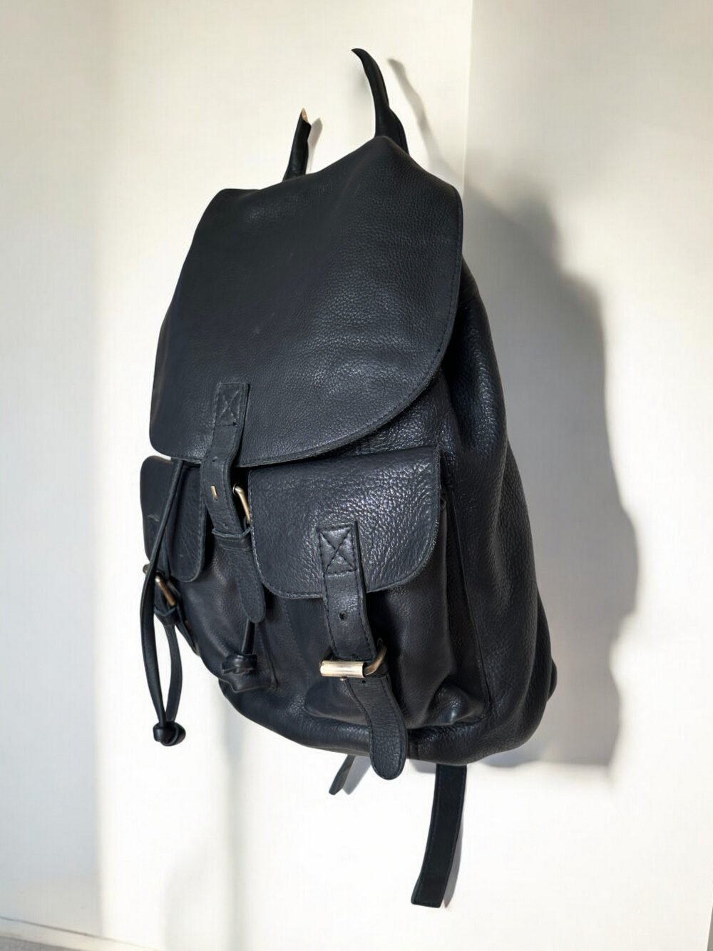Maymith Classic Leather Rucksack – Timeless Elegance for the Modern Explorer - Image 3