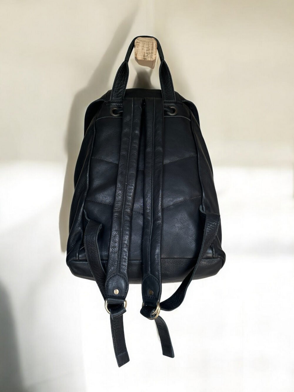 Maymith Classic Leather Rucksack – Timeless Elegance for the Modern Explorer - Image 4