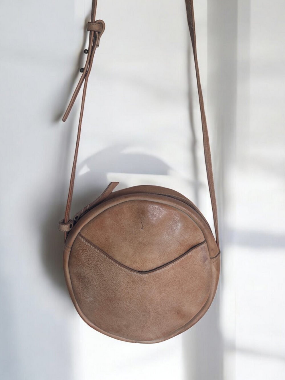 Maymith Chic Round Leather Crossbody – A Unique Twist on Everyday Elegance