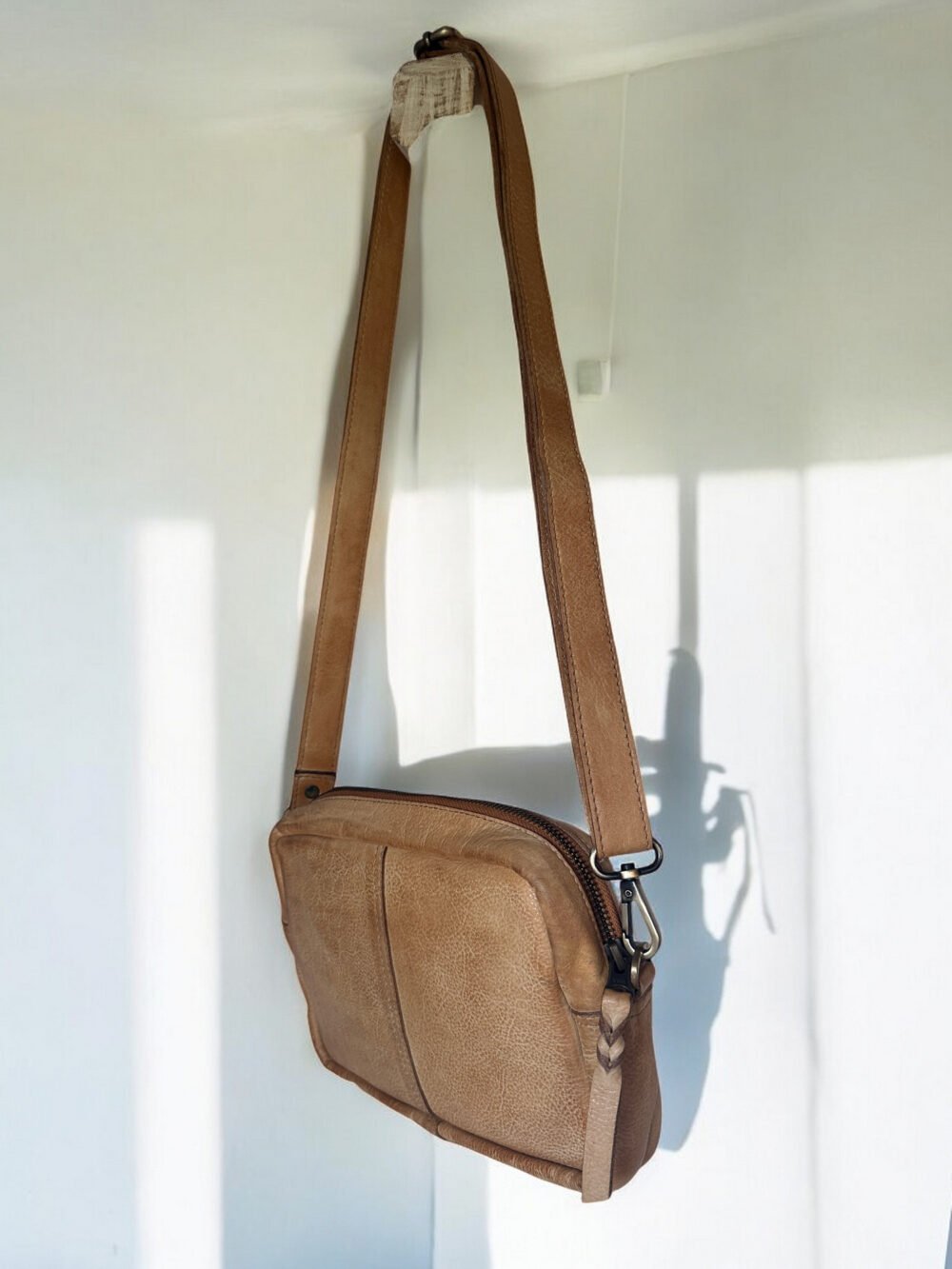Maymith Classic Leather Crossbody – Effortless Style, Everyday Ease - Image 5