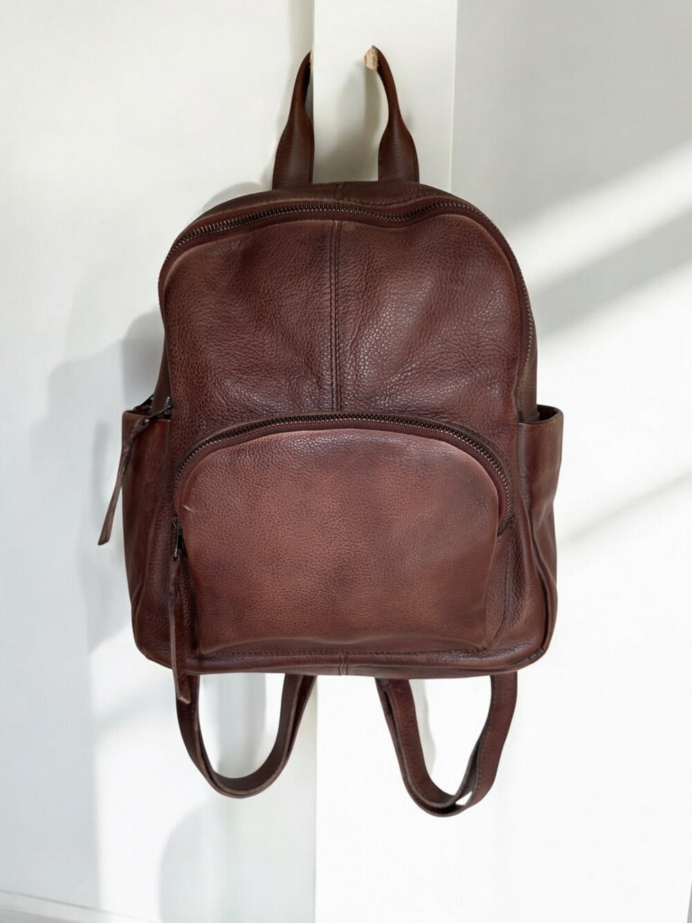 Maymith Classic Leather Backpack – Style, Strength & Sophistication
