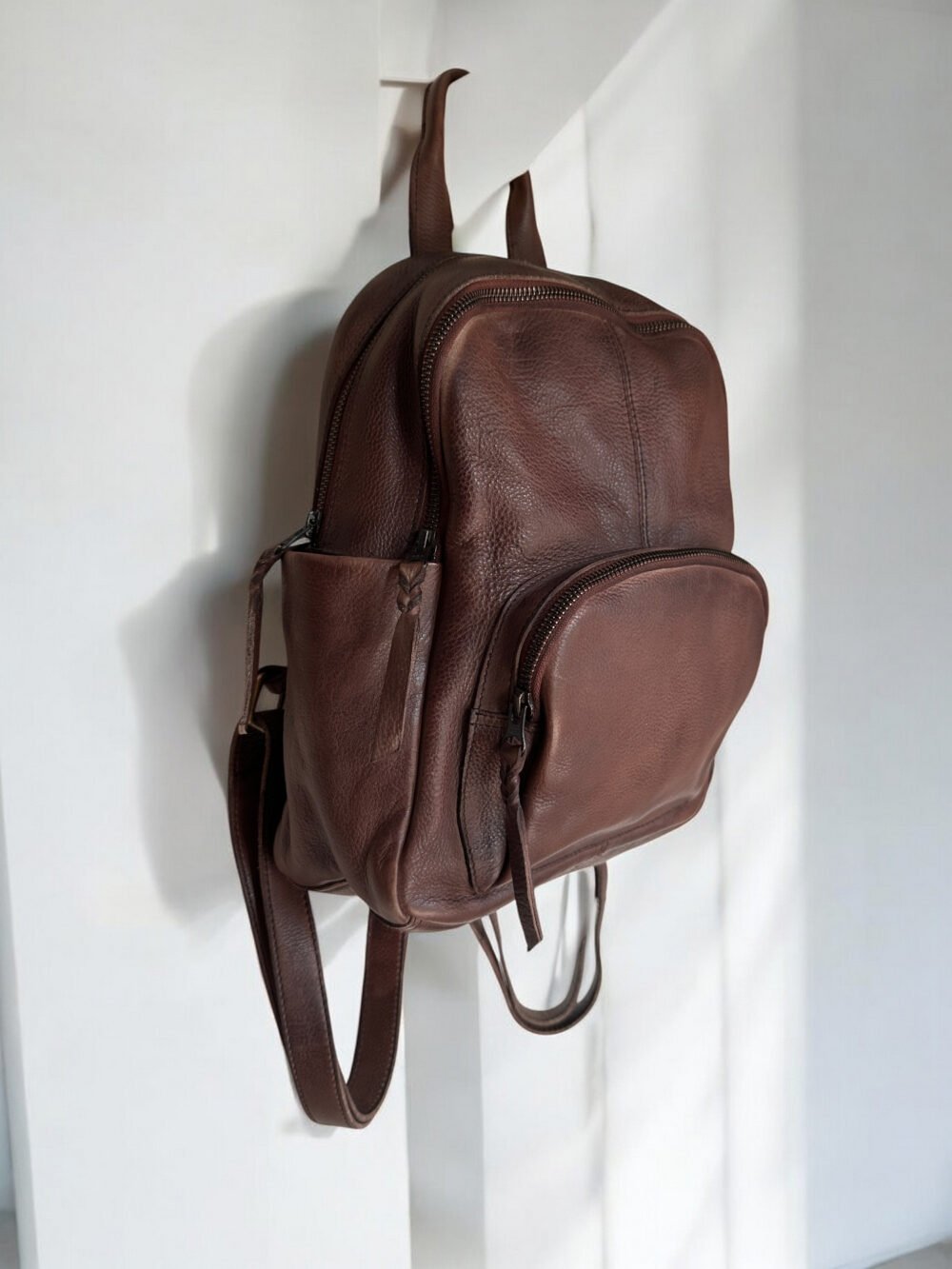 Maymith Classic Leather Backpack – Style, Strength & Sophistication - Image 3