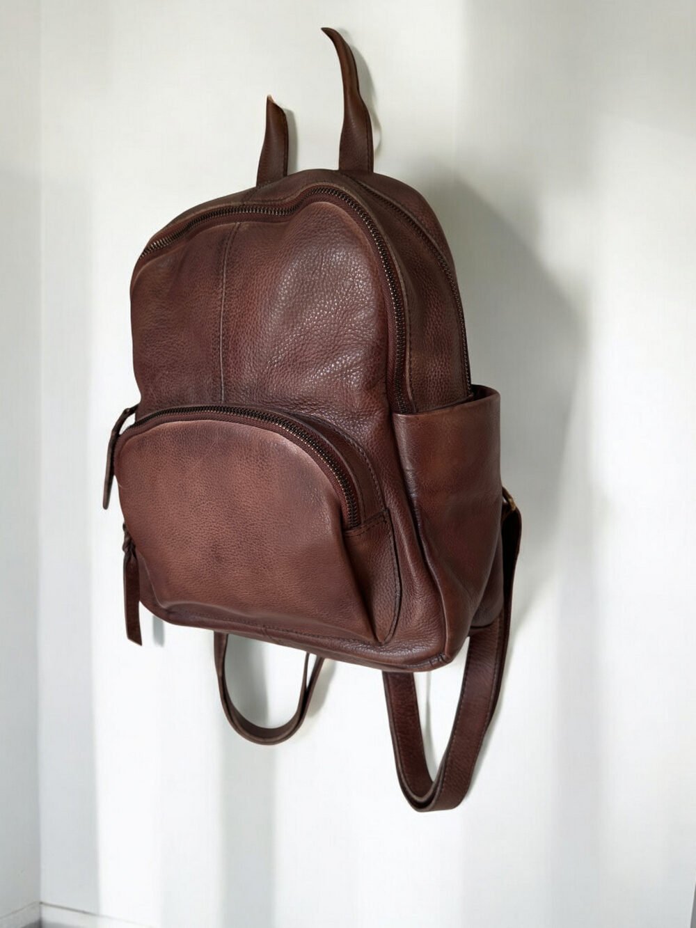Maymith Classic Leather Backpack – Style, Strength & Sophistication - Image 2