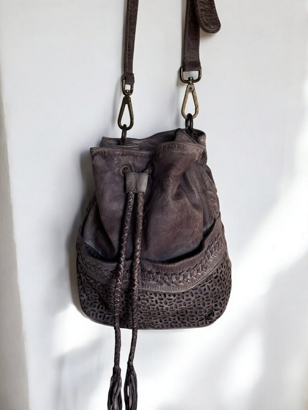 Maymith Vintage Leather Bucket Bag – Boho Chic, Timeless Spirit