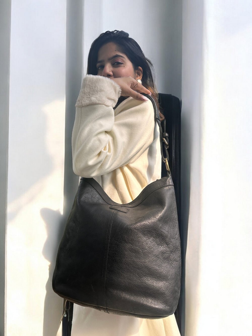 Maymith Classic Black Leather Hobo Bag – Timeless Elegance, Everyday Ease - Image 3