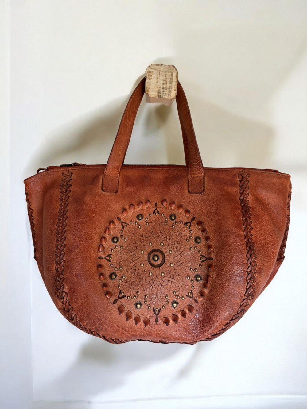 Maymith Boho Chic Tote – Artistry in Every Detail
