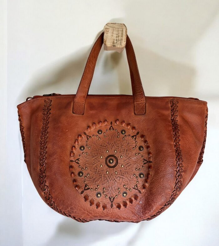 Maymith Boho Chic Tote – Artistry in Every Detail
