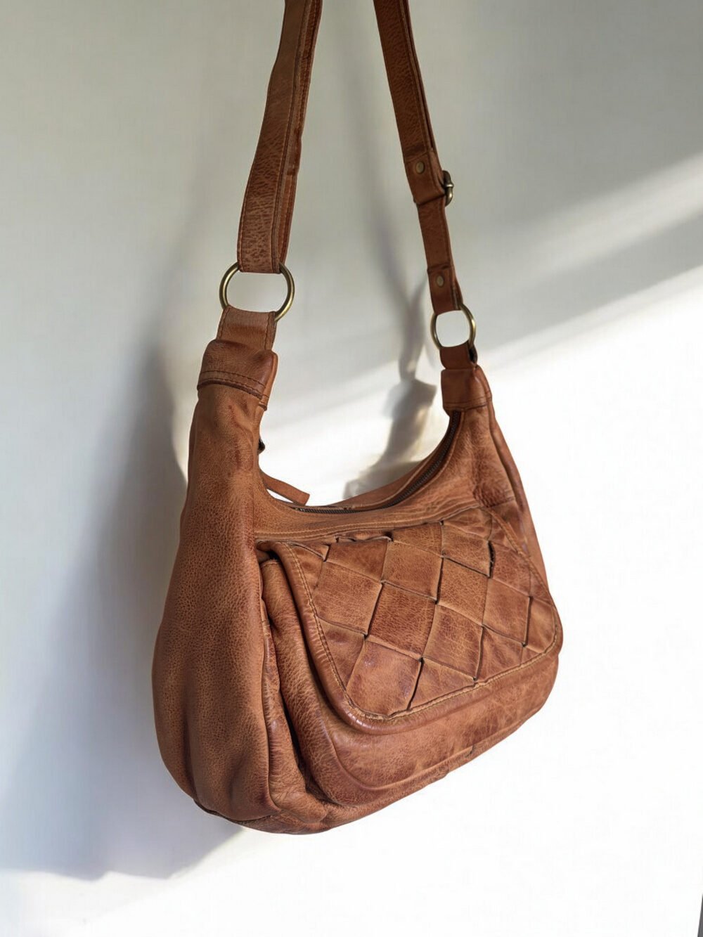 Timeless Handwoven Leather Shoulder Bag – Vintage Charm, Everyday Ease - Image 4